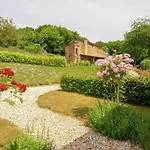 Hébergement de vacances In France With Covered Terrace Roussines