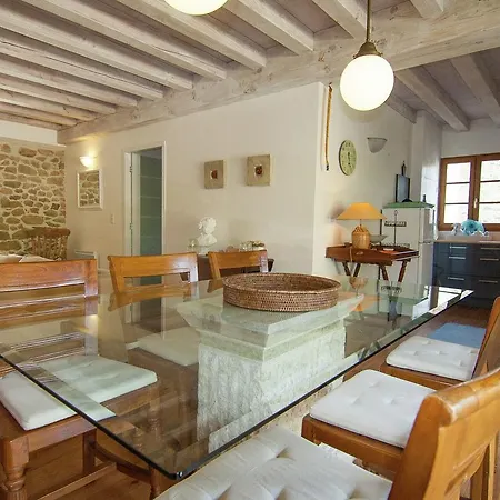 In France With Covered Terrace Semesterbostad Roussines