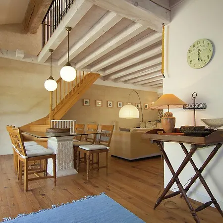 Сasa de vacaciones In France With Covered Terrace *