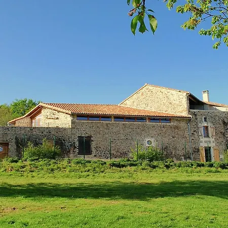 Сasa de vacaciones In France With Covered Terrace *