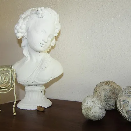 펜션 In France With Covered Terrace Roussines