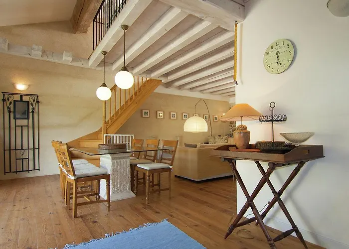 Сasa de vacaciones In France With Covered Terrace *