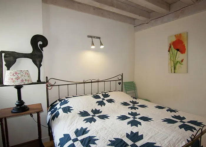 Сasa de vacaciones In France With Covered Terrace Roussines