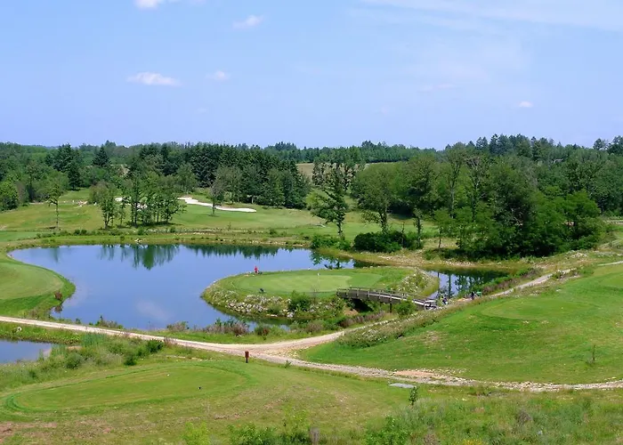 In France With Covered Terrace Сasa de vacaciones Roussines